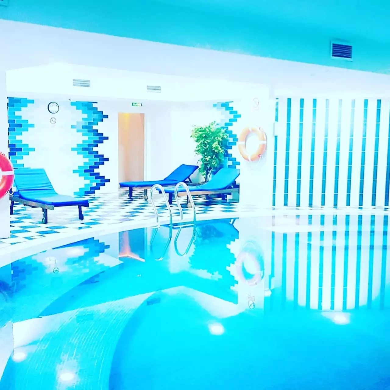 Посещение бассейна "Aquamarine" в отеле Romada для компании  – dream-moments
