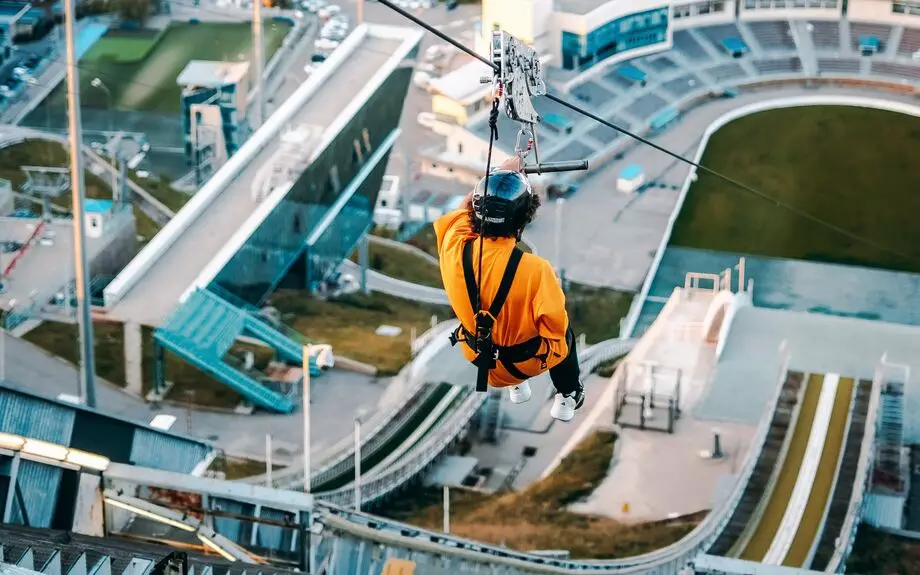 Скоростной спуск на аттракционе "Gorilla Zipline"  – dream-moments